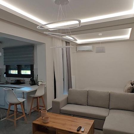 Ina'S Crib Hotel Sindos ภายนอก รูปภาพ